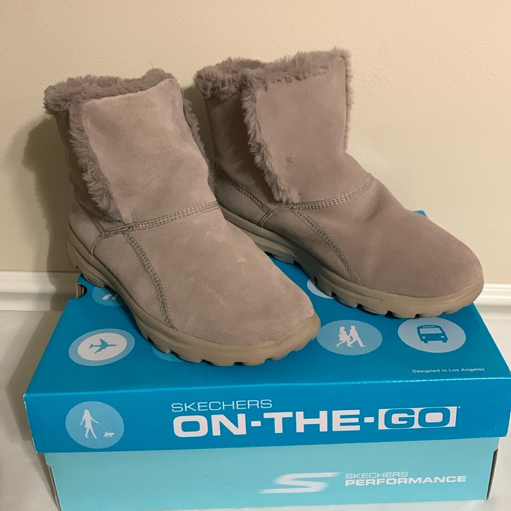 Skechers On-The-Go Taupe Boots. Size 9 Wide. Lightly worn.